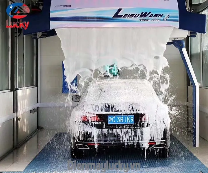 Thiết bị cảm biến và vòi phun trong hệ thống rửa xe tự động