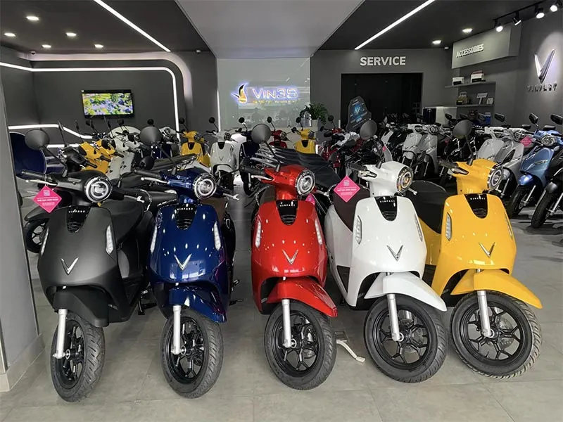 Không gian hiện đại bên trong showroom xe máy điện VinFast chính hãng tại Đà Nẵng
