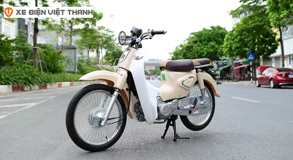 Mẫu xe Cub Detech 50cc truyền thống được cải tiến với động cơ mạnh mẽ và bền bỉ