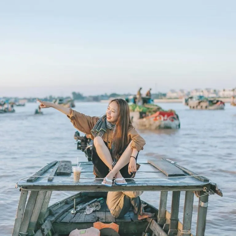 Trải nghiệm lênh đênh trên chợ nổi Cà Mau