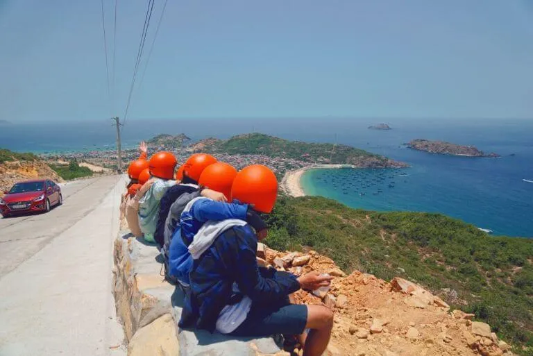 Cửa hàng Sơn Loan mở cửa 24/24, phục vụ khách hàng trong mọi khung giờ.