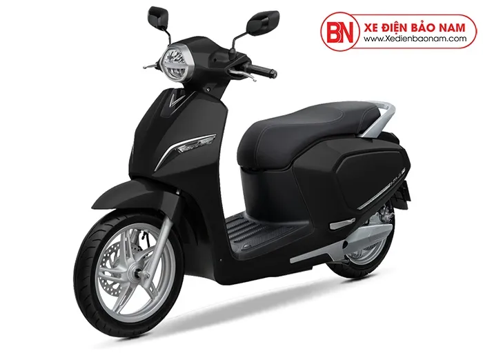 Màu đen huyền bí mang lại vẻ đẹp mạnh mẽ và vô cùng chắc chắn cho chiếc xe