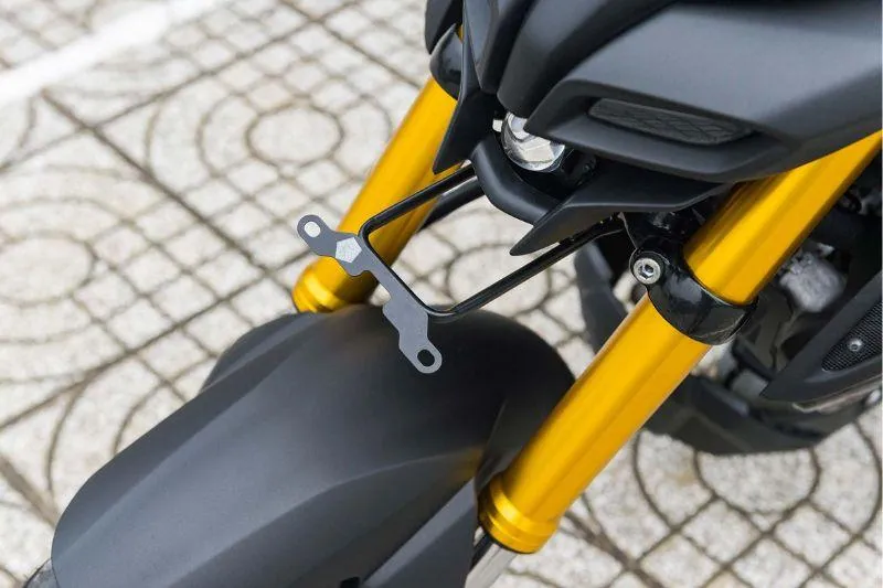 Cặp phuộc trước Upside Down mạ vàng nổi bật trên MT-15