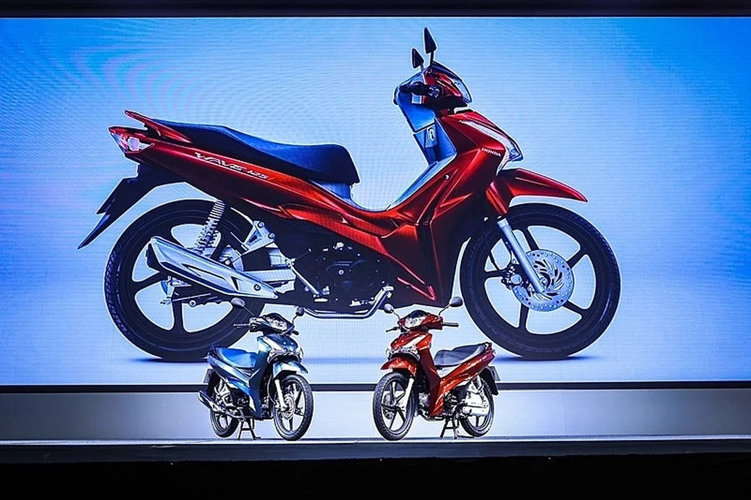 wave 125i giá bao nhiêu bản nhập Thái màu xanh nhìn từ phía trước