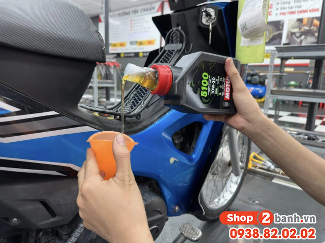Hướng dẫn bảo dưỡng xe Wave đúng cách giúp xe bền bỉ và tiết kiệm xăng 10 Thay nhớt động cơ đúng chủng loại cho dòng xe Wave