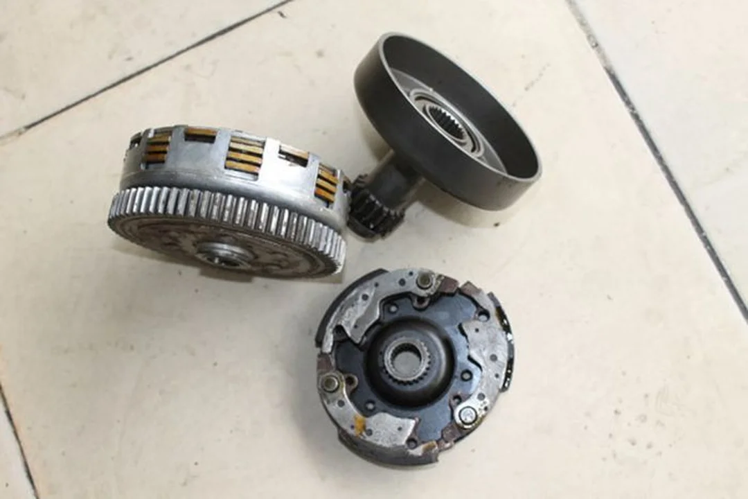 Ly hợp tự động xe Wave là gì và hoạt động ra sao? 10 Bộ ly hợp xe máy bị hư hỏng